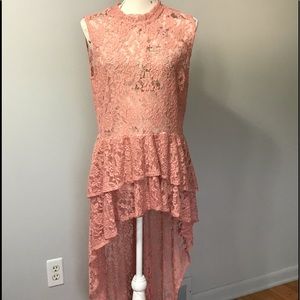 New with tag high low rose lace Gorgeous ⭐️